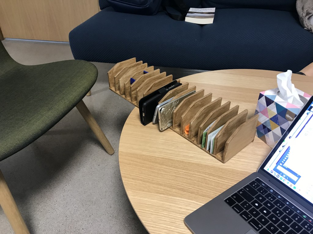 ¿Teléfonos fuera o dentro del&nbsp;aula?